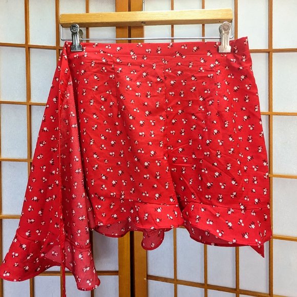 E & M brand flirty Cherry Colored Ditsy Floral Mini-Skort - Picture 8 of 16